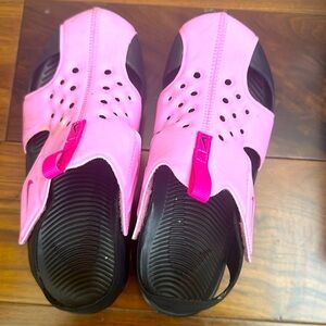 Gently Used Nike Girl Pink/Black Sandals - Youth Size 3